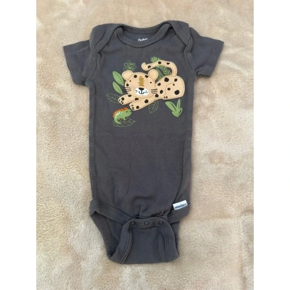 Gerber Baby Boys Girls Charcoal Gray Leopard Lizard Bodysuit 3-6 Months